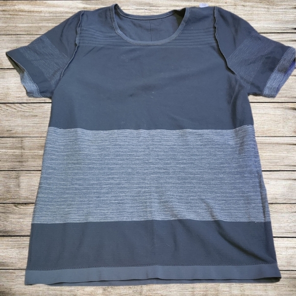 Salomon Women Green Technical Short Sleeve Tee - Picture 4 of 6